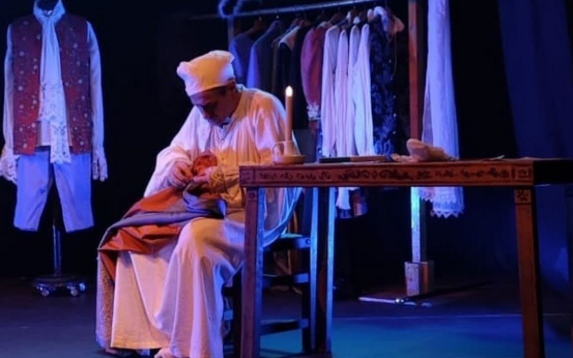 Puntadas con hilo de Higiénico Papel Teatro