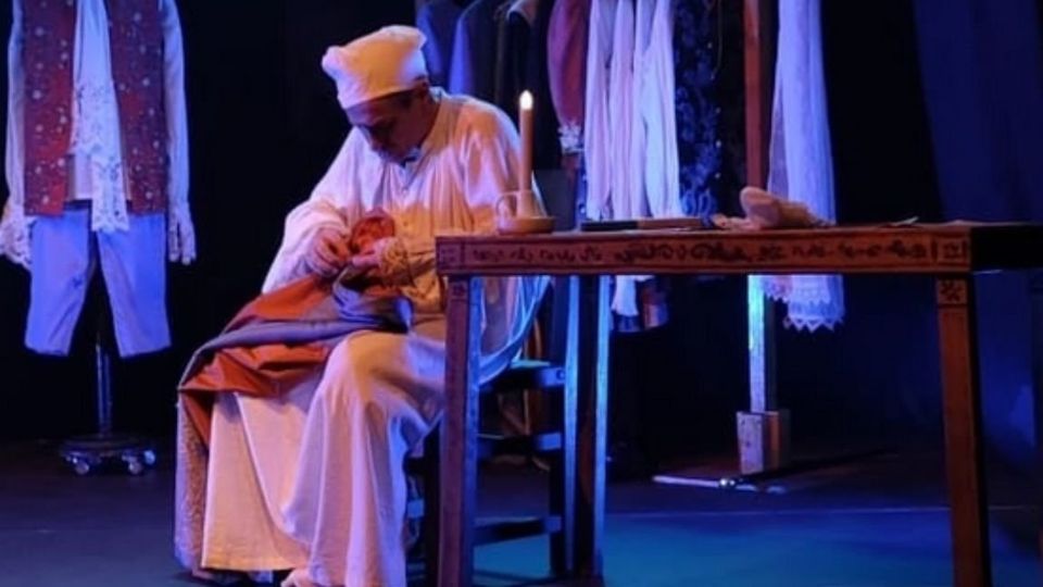Puntadas con hilo de Higiénico Papel Teatro