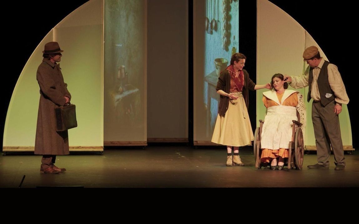 Regina, un destino escrito con los pies de Luz de Gas Teatro