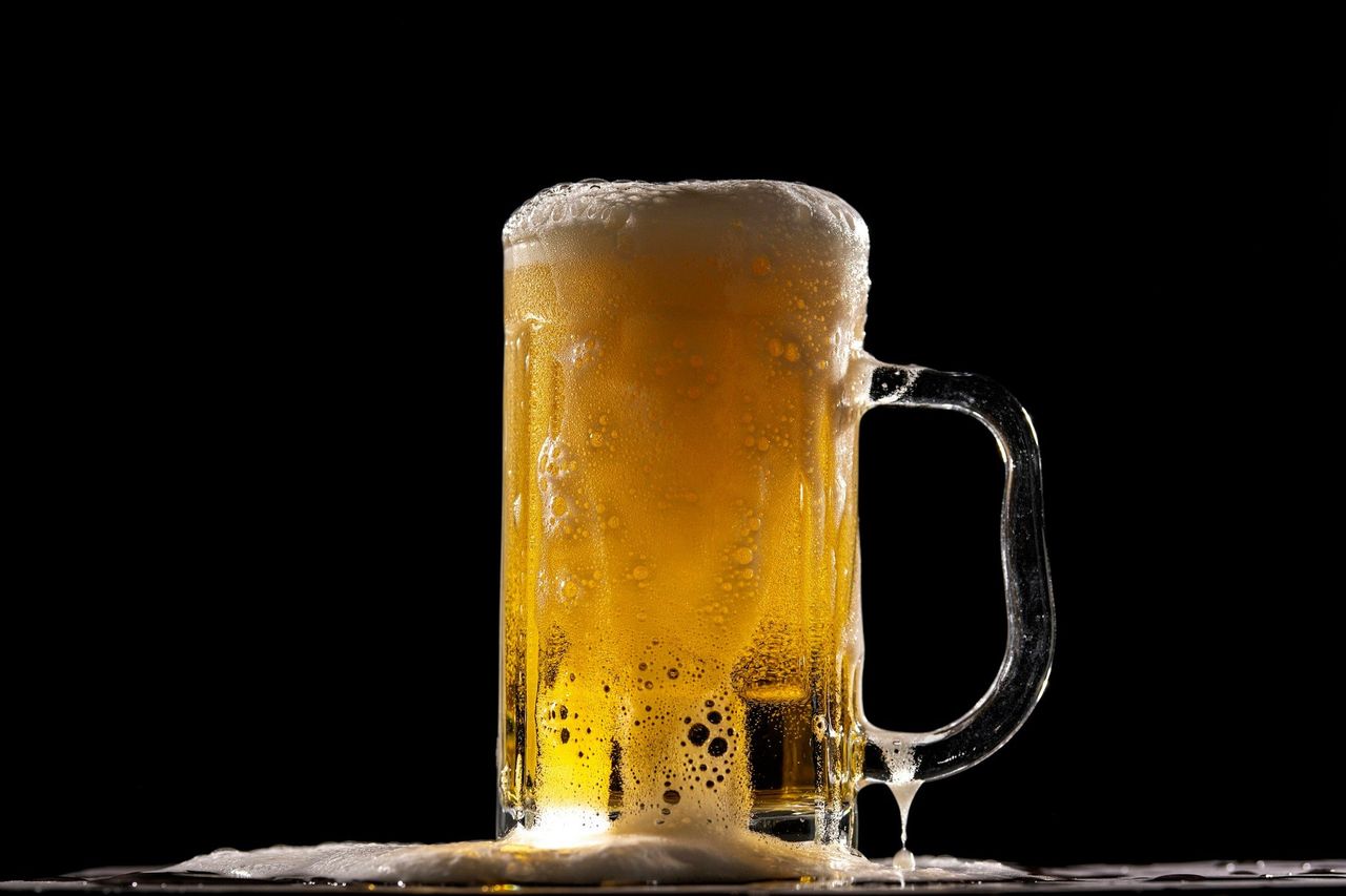 Cerveza artesanal. Foto: <a href="https://unsplash.com/@enginakyurt?utm_source=Hoy%20Apps&utm_medium=referral" target="_blank" rel="noopener">engin akyurt</a> (<a href="https://unsplash.com/photos/clear-glass-beer-mug-with-beer-3ORoQEJY9LA?utm_source=Hoy%20Apps&utm_medium=referral" target="_blank" rel="noopener">Unsplash</a>)